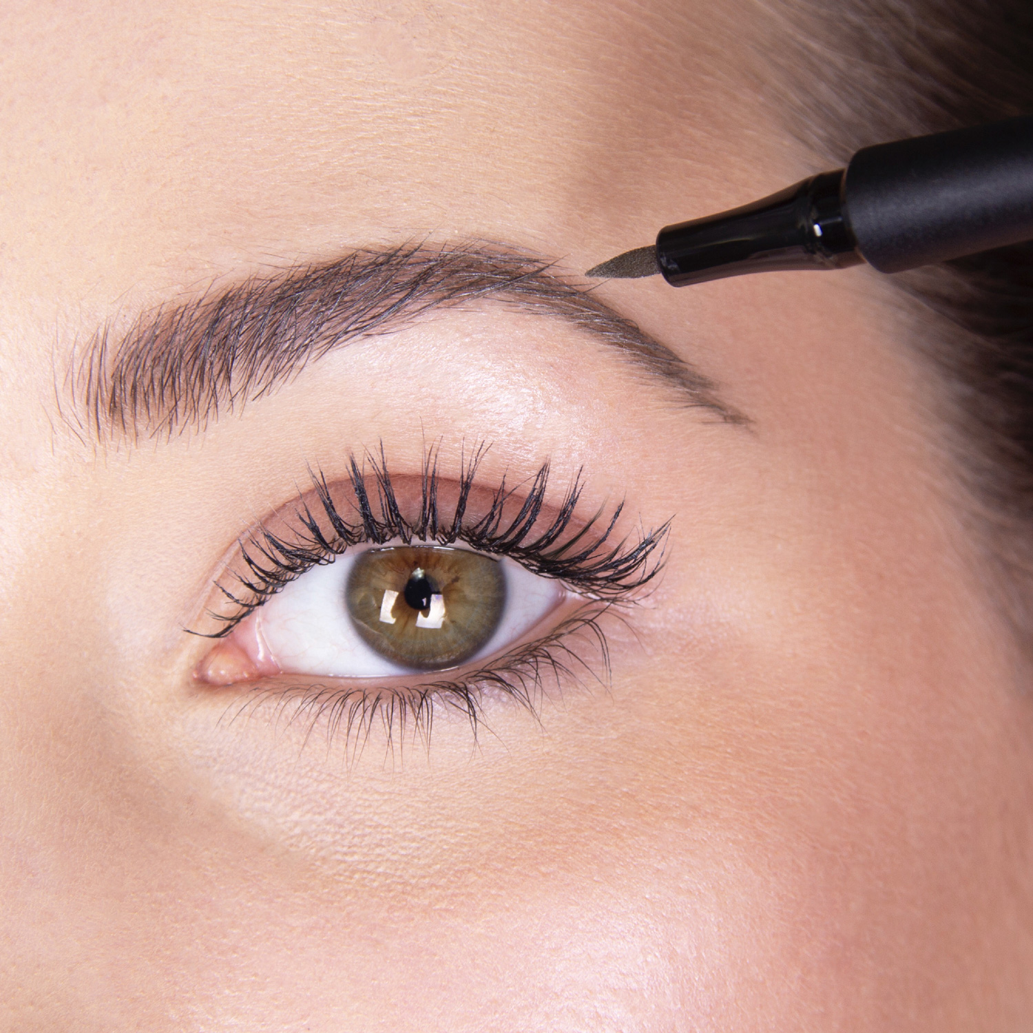brow-definer-detail.jpg