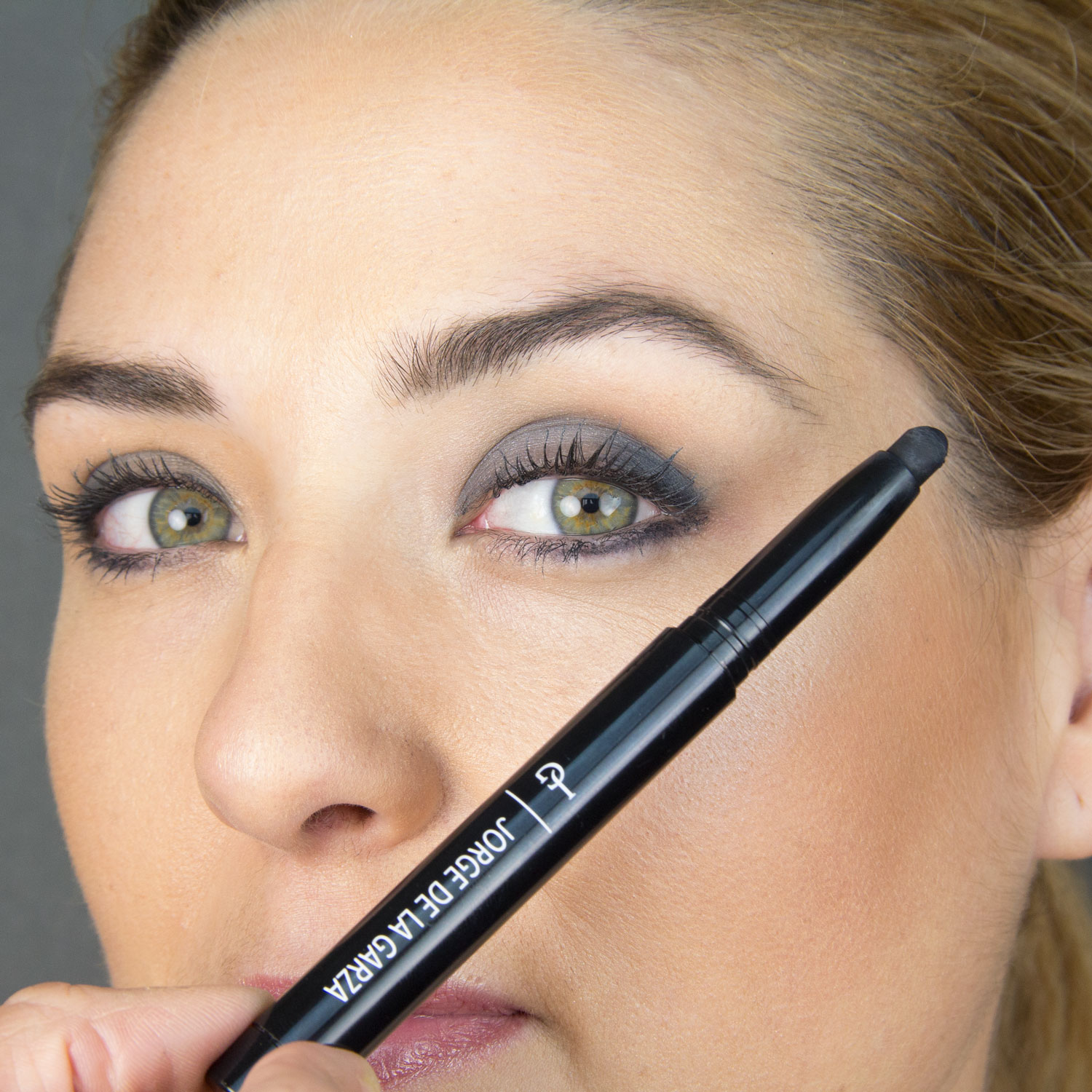 velvet-shadow-look.jpg